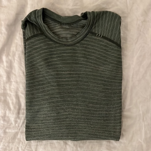 Lululemon Metal Vent Tech 2.0 Short Sleeve Shirt - Picture 2 of 2